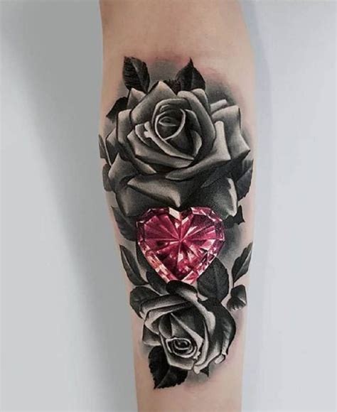 Tatuajes de rosas negras: significado y recopilación de diseños